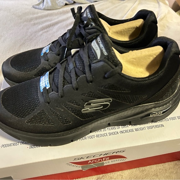 Skechers Black Arch Fit Athletic Shoes - Picture 1 of 14